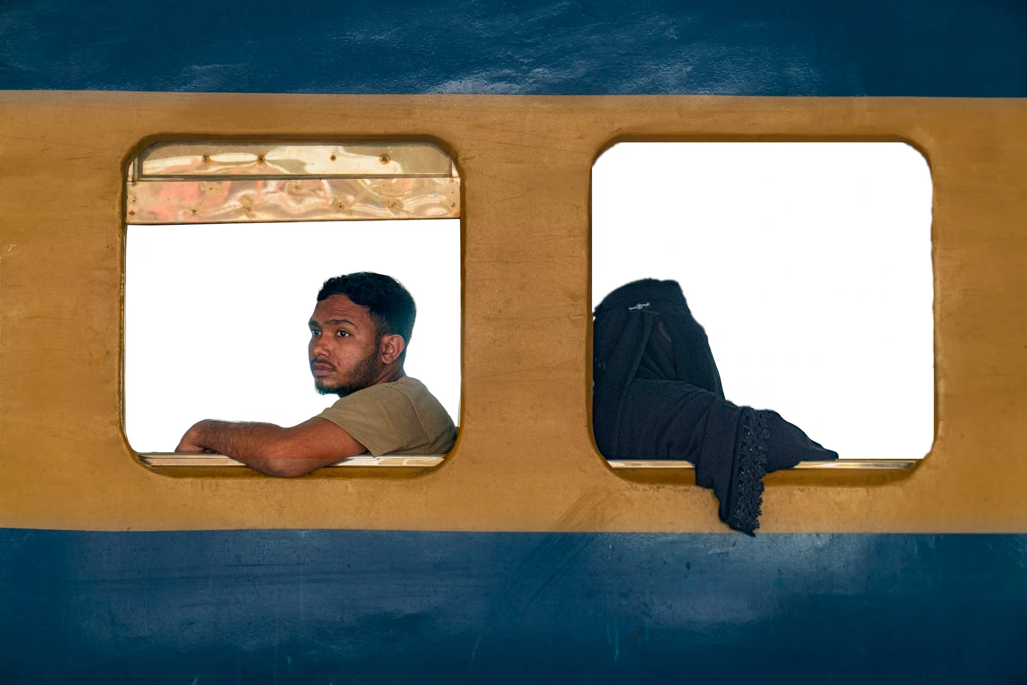 نافذتان ٢