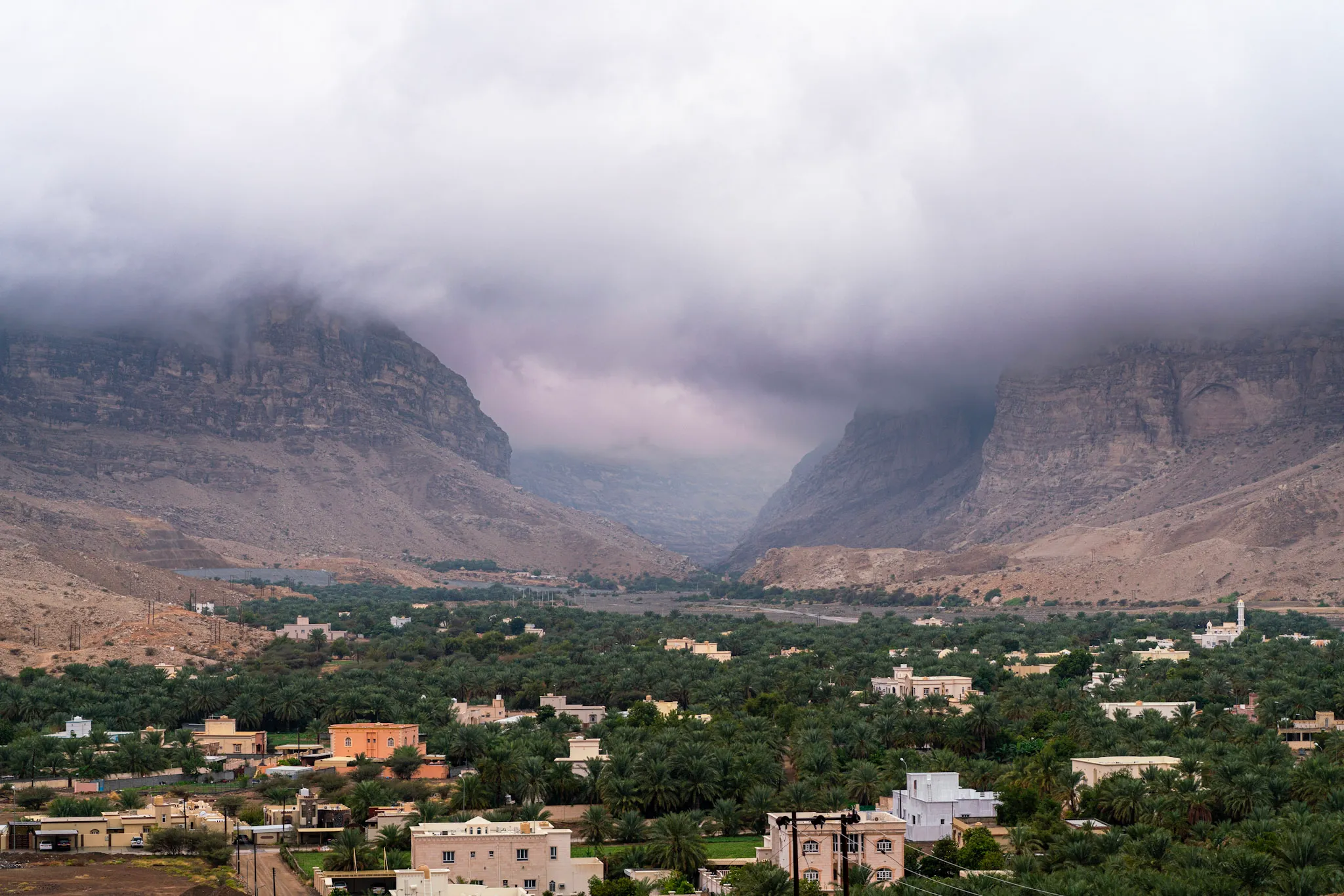 عاصفة فوق قرية الوادي