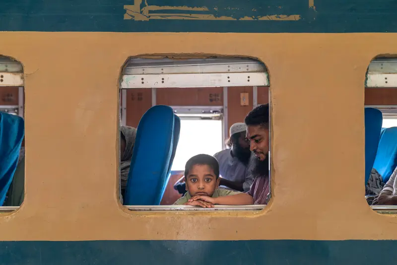 وجوه القطار الأصفر