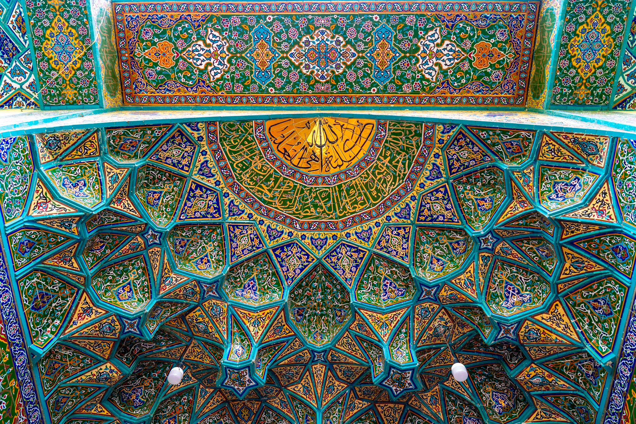 نصف الشمس الذهبي